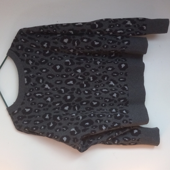 Lucky Brand Black & Gray Leopard Print Drop Shoulder Sweater - Picture 1 of 9